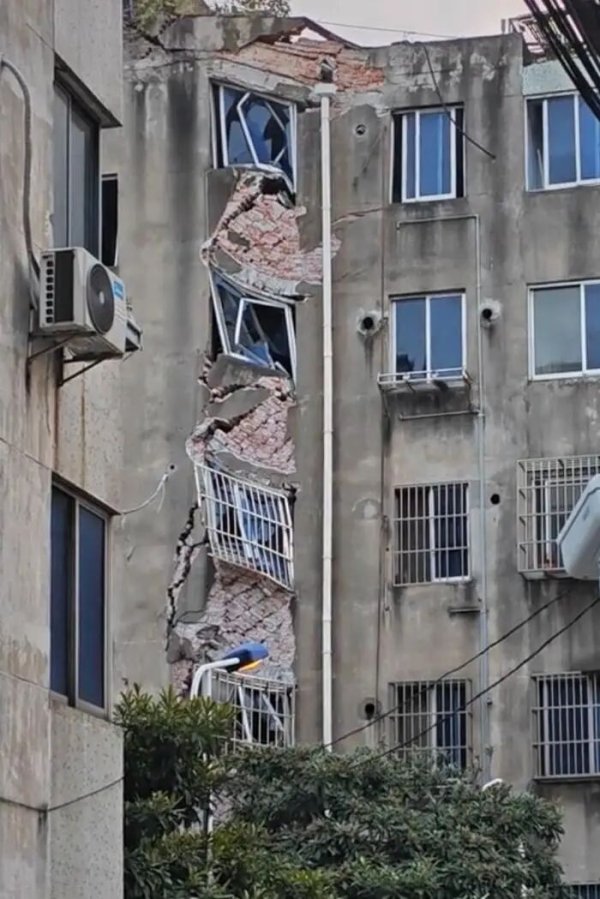 荣立通 江苏丹阳一楼栋发生沉降开裂追踪：事发楼栋已拆除